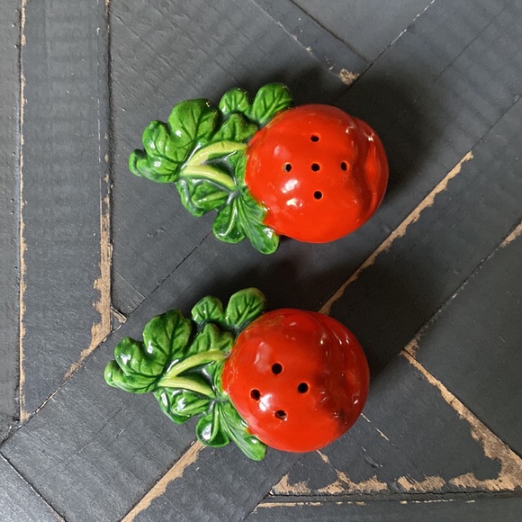 Vintage🍅Tomato🍅Salt & Pepper Set - Picture 3 of 10
